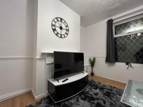 Comfortable, spacious 2 Bedroom house close to Etihad Stadium